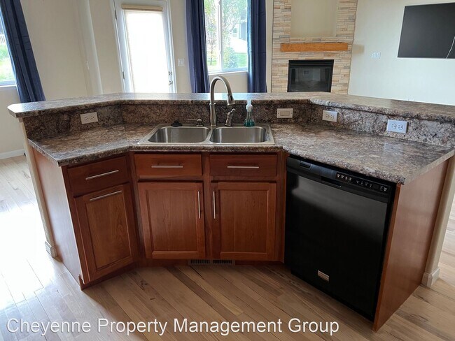 Building Photo - 4 br, 3 bath House - 1100 White Water Ct.