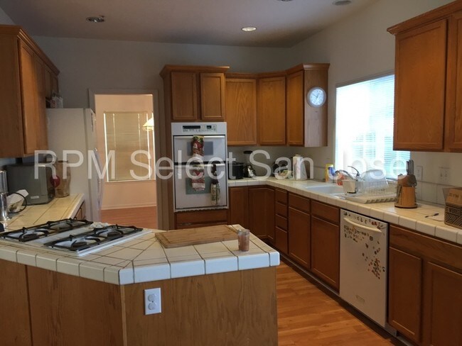 Building Photo - 575 San Pablo Ct