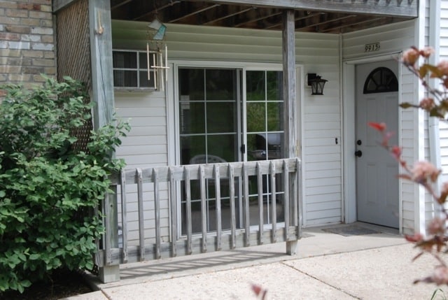 Balcony - 9915 W Oklahoma Ave