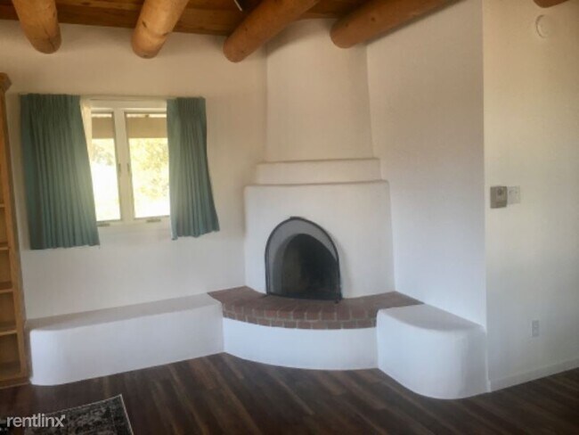 Foto del edificio - 1 br, 1 bath Apartment - 115 La Senda Rd