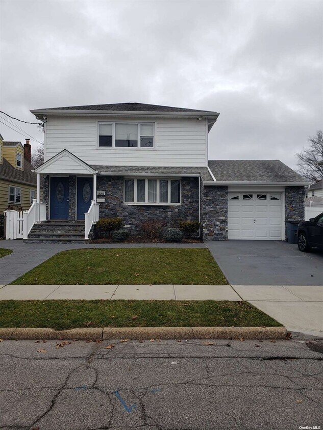 226 Garfield Ave, Mineola, NY 11501 House Rental in Mineola, NY
