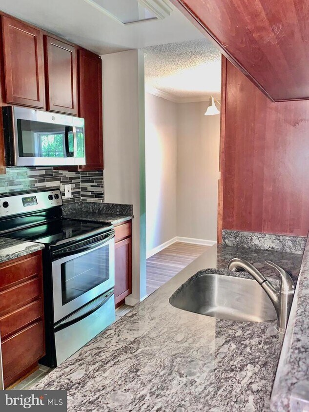 15636 Weathervane Terrace, Woodbridge, VA 22191 Condo for Rent in