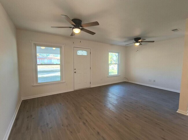 Foto del edificio - Cozy 3 bedroom, 1 bath home in Westland COMING SOON!