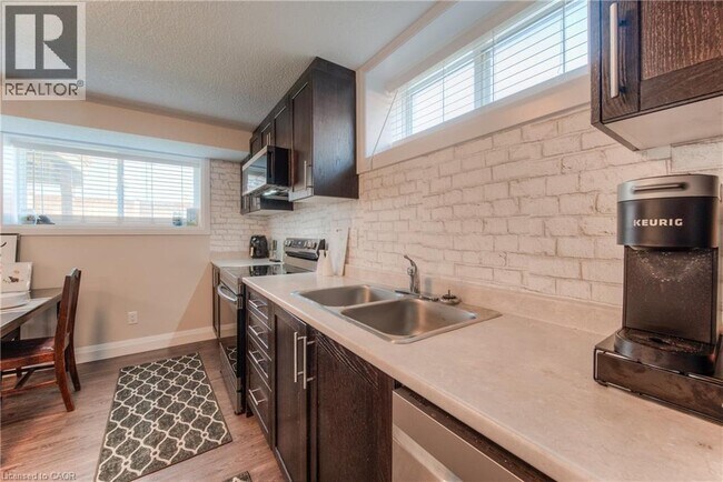 Photo du bâtiment - 537 Valhalla Cres