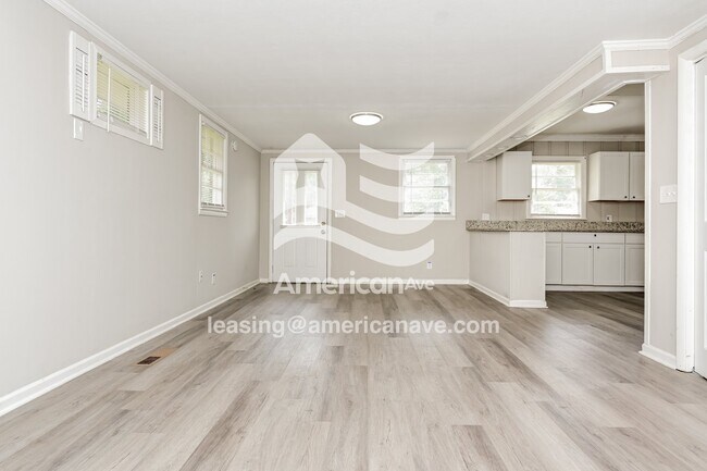 Foto del edificio - 2411 Laurel Dr