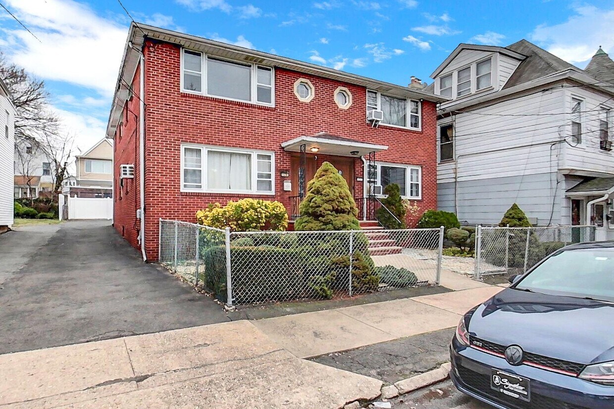 Primary Photo - 124 Brighton Ave