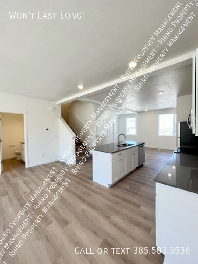 Building Photo - 3 Bedroom/2.5 Bathroom Townhome in Eagle M...