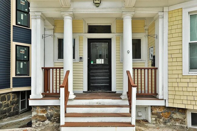 Building Photo - 9 Bellflower St