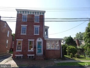 Building Photo - 109 E 2nd St