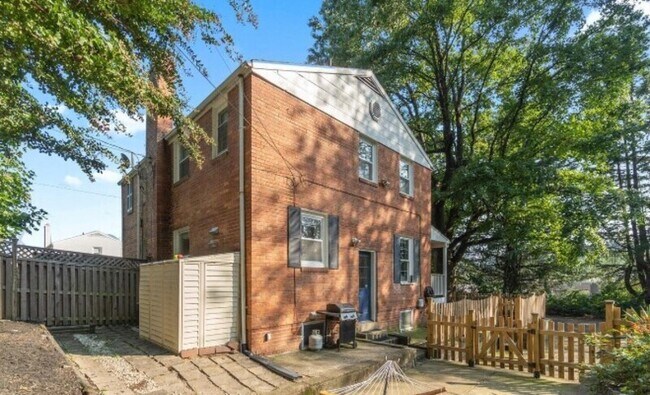 Foto del edificio - 3825 S Four Mile Run Dr