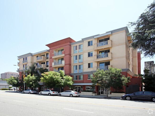 Residences at Woodlake Rentals Los Angeles, CA