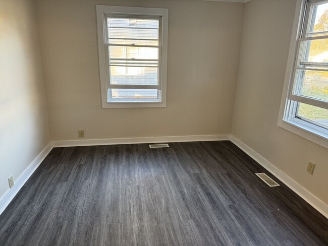 Building Photo - 117 Kenneth Blvd