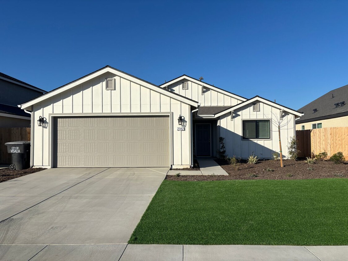 Foto principal - Newly Built Home in NE Visalia Available Now!