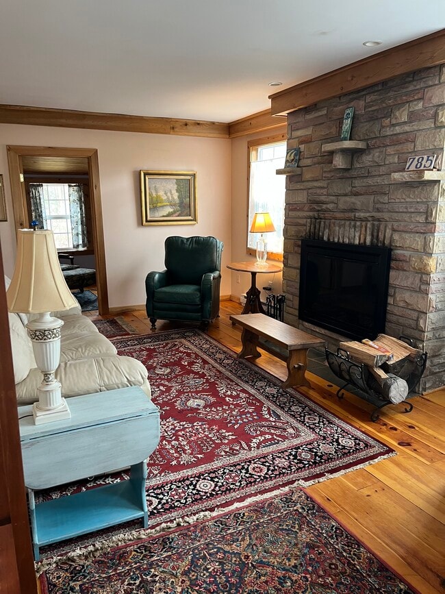 Building Photo - 785 Gunton Dr