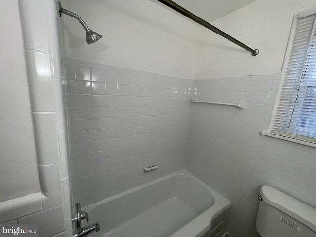 Building Photo - 2313 N Broom St