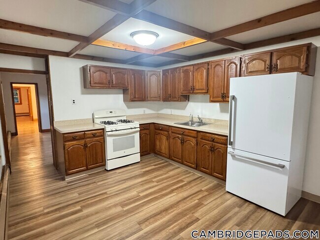 Building Photo - 114 Thorndike St