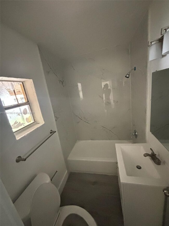 Foto del edificio - 3 bedroom in Miami FL 33150