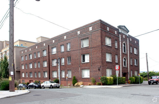 Building Photo - The Carlton Apartments