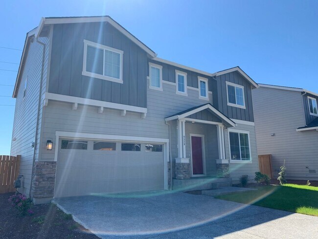 Building Photo - GORGEOUS 5BD, 3BA, 2-CAR GARAGE! AMENITIES...