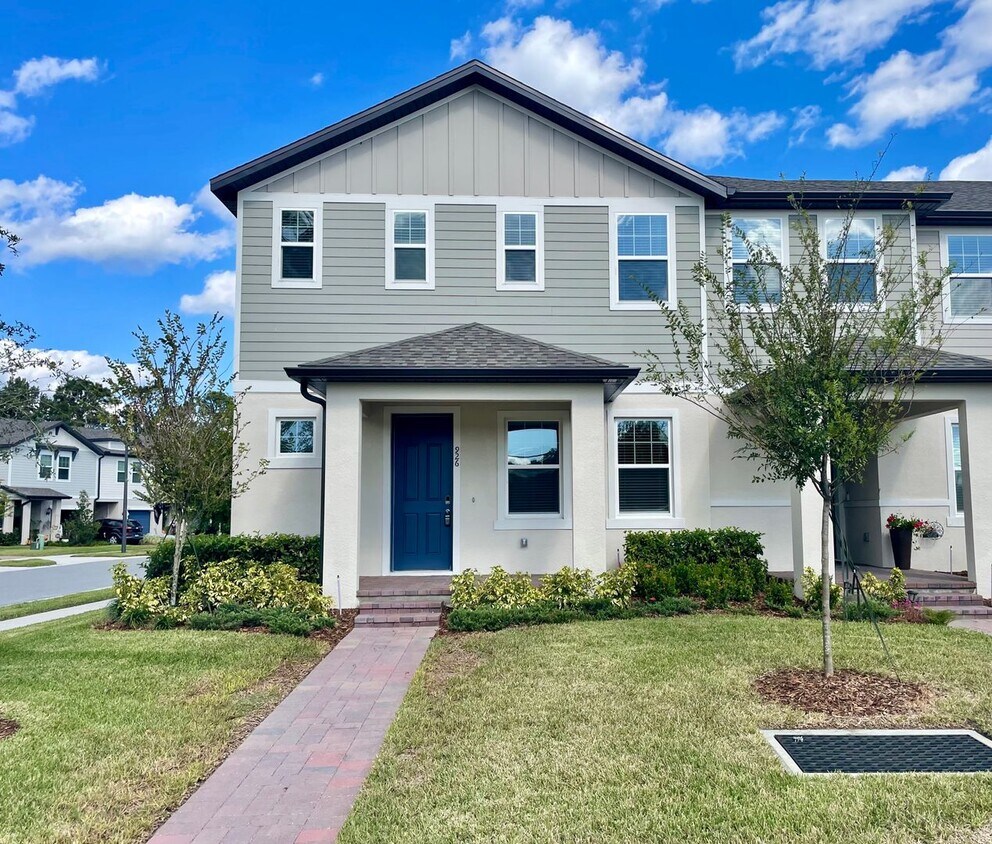Primary Photo - 4 Bedroom, 2.5 Bath Town Home in Legacy Pl...