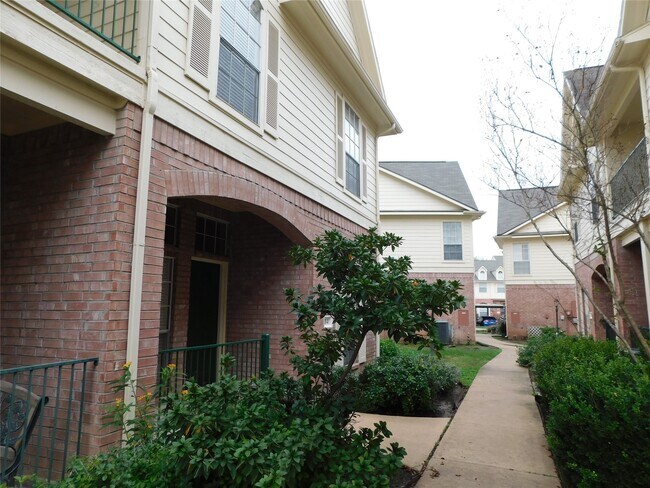 Foto del edificio - 2710 Grants Lake Blvd