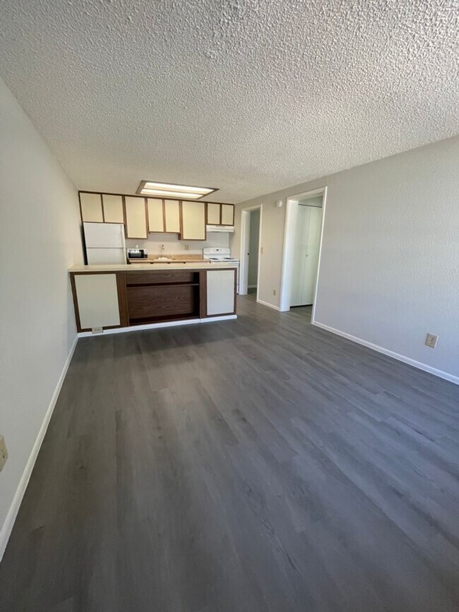 Building Photo - 611 Mt Homer Rd