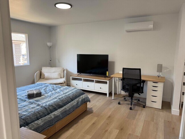 Foto del edificio - 664 Carefree Dr
