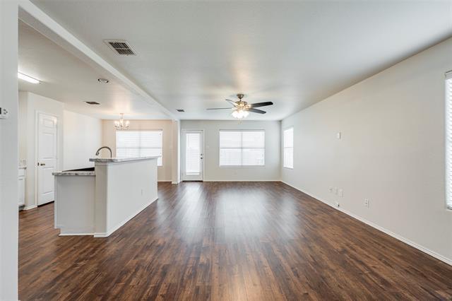 Foto del edificio - 7500 Lazy Spur Blvd