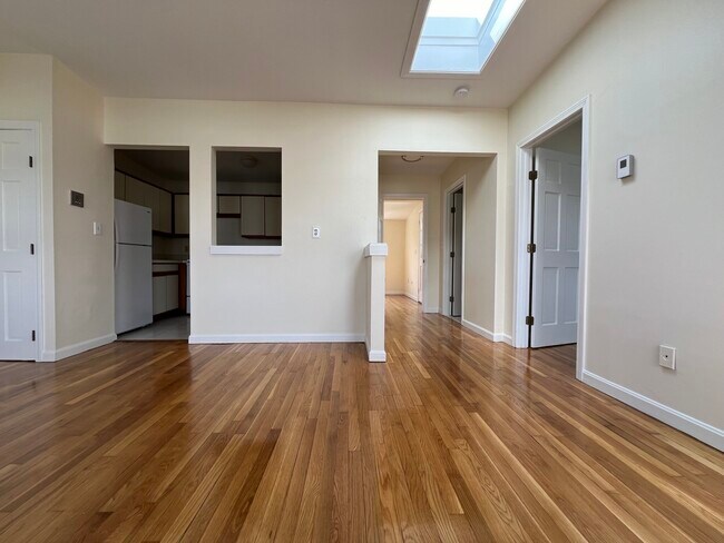 Building Photo - 114 Charles St