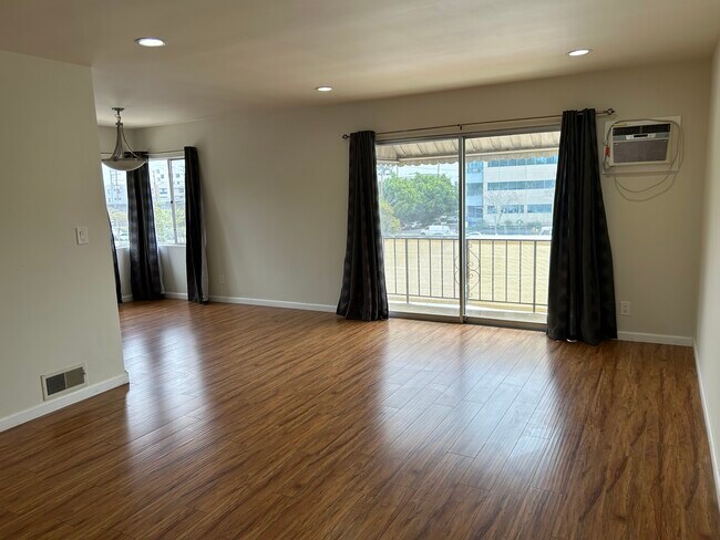 Sala de estar - 1761-1765 Selby Ave