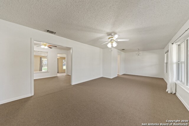 Foto del edificio - 142 Rosemont Dr