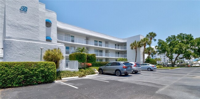 Foto del edificio - 6132 River Run Dr