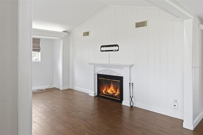 Foto del edificio - 1228 Spring Lake Dr