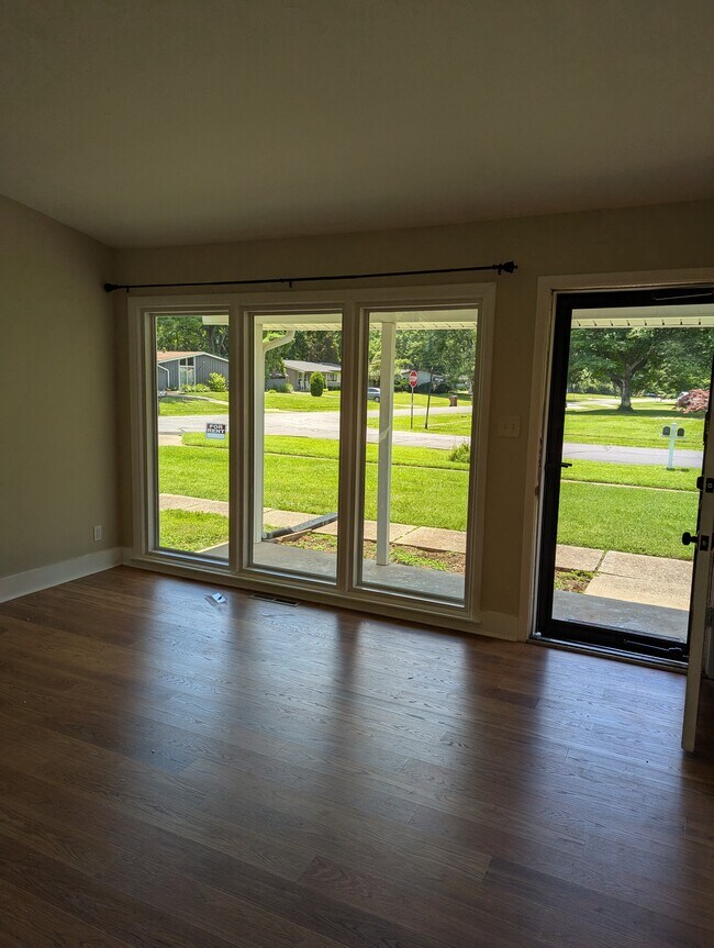 Foto del edificio - 1701 Brentmoor Ln