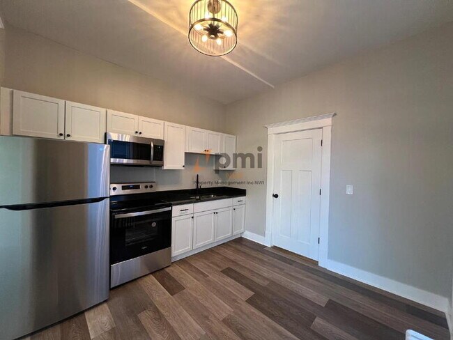 Foto del edificio - 509 E Commercial Ave