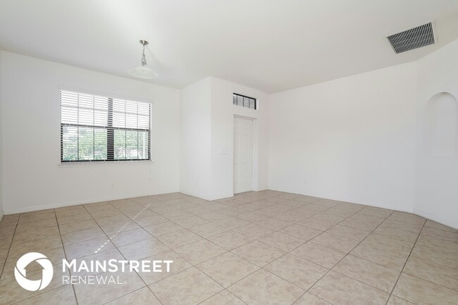 Building Photo - 1107 SW 6th Ct