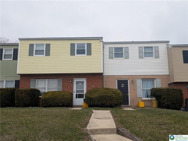 Foto del edificio - 107 E Hillcrest Ln