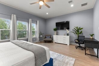 Building Photo - 2209 Silverbonnet St