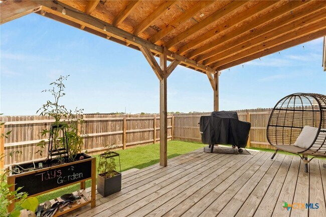 Building Photo - 9129 Navarro Vis