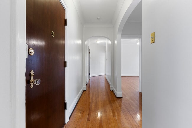 Building Photo - 816 Mulford St