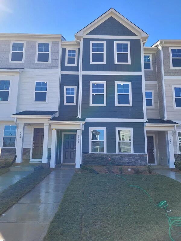 Building Photo - 1950 Rosedale Rdg Ave