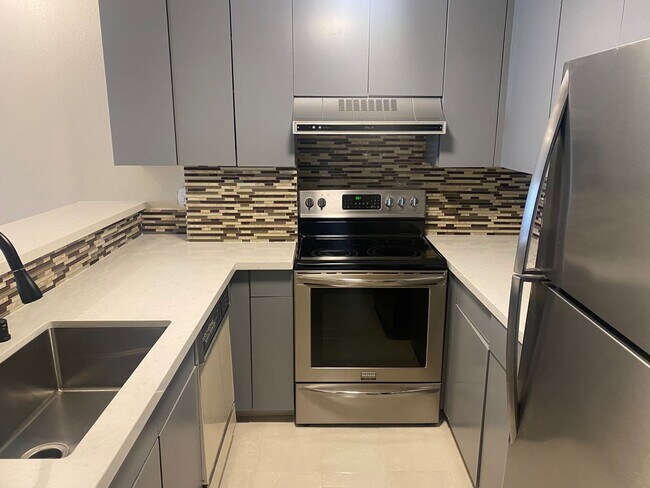 Foto del edificio - Remodeled 1BR Condo @ Opera Plaza with Ame...