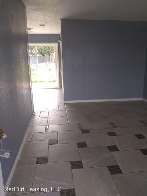 Building Photo - 3 br, 1 bath House - 2716 SW 81ST ST