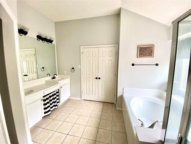 Building Photo - 1714 Cedar Elm Dr