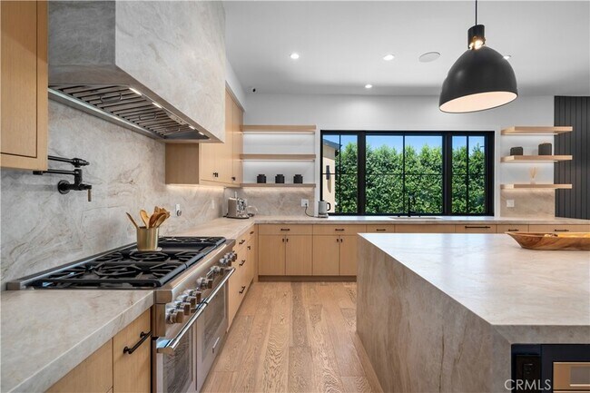 Foto del edificio - 17631 Tarzana St