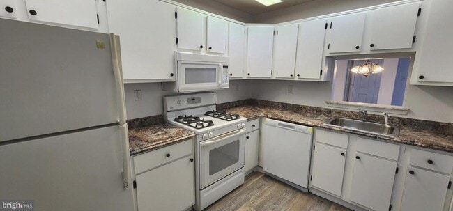 Building Photo - 73 Center Ln