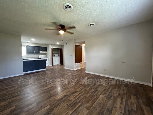 Foto del edificio - 1603 Juniper Cir