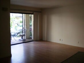 Building Photo - 1123 Via Montoya
