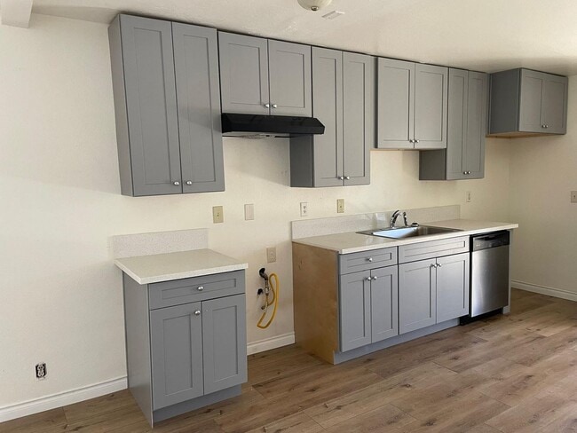 Foto del edificio - 13340 Navajo Rd