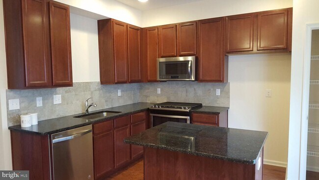 Foto del edificio - 3711 Jacob Stout Rd